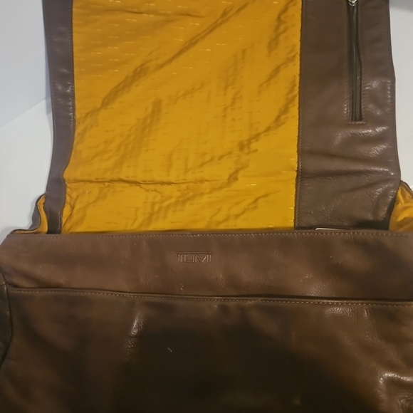 TUMI Shoulder Bag Messenger Bag Crossbody Brown Slim Flap Leather Unisex - Picture 6 of 13